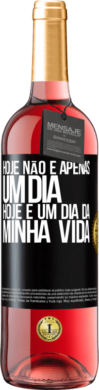 29,95 € | Vinho rosé Edição ROSÉ Hoje não é apenas um dia, hoje é um dia da minha vida Etiqueta Preta. Etiqueta personalizável Vinho jovem Colheita 2024 Tempranillo