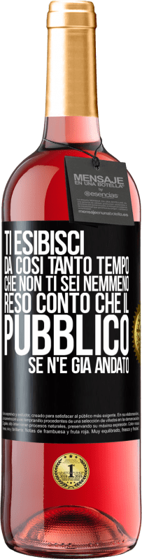 Spedizione Gratuita | Vino rosato Edizione ROSÉ Ti esibisci da così tanto tempo che non ti sei nemmeno reso conto che il pubblico se n'è già andato Etichetta Nera. Etichetta personalizzabile Vino giovane Raccogliere 2023 Tempranillo