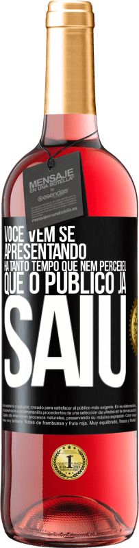 Envio grátis | Vinho rosé Edição ROSÉ Você vem se apresentando há tanto tempo que nem percebeu que o público já saiu Etiqueta Preta. Etiqueta personalizável Vinho jovem Colheita 2023 Tempranillo