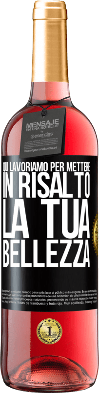 29,95 € Spedizione Gratuita | Vino rosato Edizione ROSÉ Qui lavoriamo per mettere in risalto la tua bellezza Etichetta Nera. Etichetta personalizzabile Vino giovane Raccogliere 2025 Tempranillo