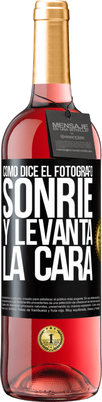 Envío gratis | Vino Rosado Edición ROSÉ Como dice el fotógrafo, sonríe y levanta la cara Etiqueta Negra. Etiqueta personalizable Vino joven Cosecha 2023 Tempranillo