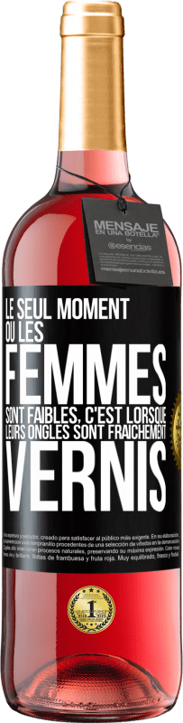 Envoi gratuit | Vin rosé Édition ROSÉ Le seul moment où les femmes sont faibles, c'est lorsque leurs ongles sont fraîchement vernis Étiquette Noire. Étiquette personnalisable Vin jeune Récolte 2023 Tempranillo