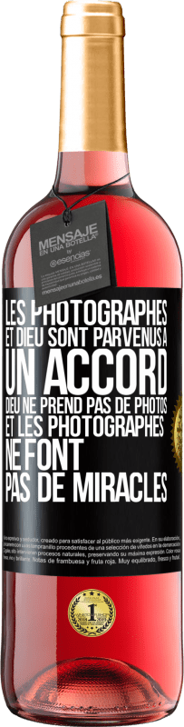 Envoi gratuit | Vin rosé Édition ROSÉ Les photographes et Dieu sont parvenus à un accord. Dieu ne prend pas de photos et les photographes ne font pas de miracles Étiquette Noire. Étiquette personnalisable Vin jeune Récolte 2023 Tempranillo