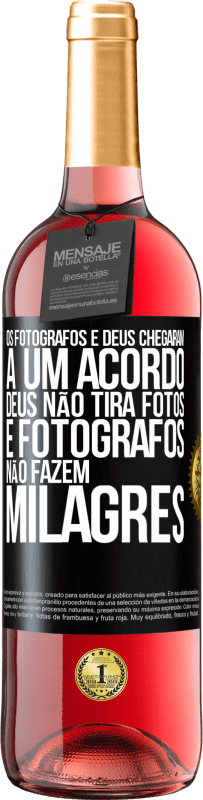 Envio grátis | Vinho rosé Edição ROSÉ Os fotógrafos e Deus chegaram a um acordo. Deus não tira fotos e fotógrafos não fazem milagres Etiqueta Preta. Etiqueta personalizável Vinho jovem Colheita 2023 Tempranillo