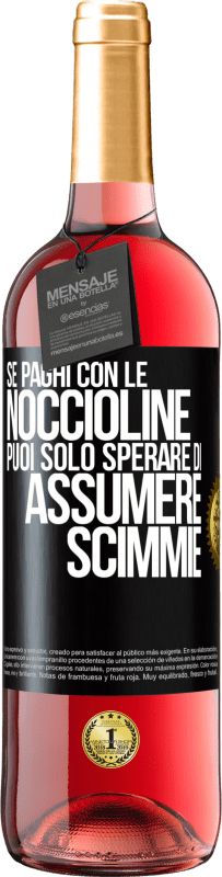 Spedizione Gratuita | Vino rosato Edizione ROSÉ Se paghi con le noccioline, puoi solo sperare di assumere scimmie Etichetta Nera. Etichetta personalizzabile Vino giovane Raccogliere 2023 Tempranillo