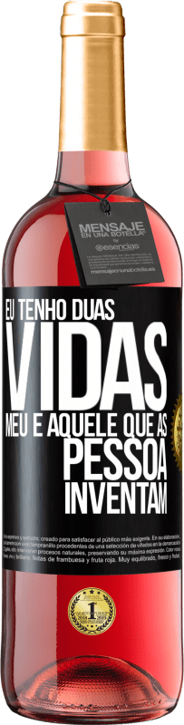 Envio grátis | Vinho rosé Edição ROSÉ Eu tenho duas vidas. Meu e aquele que as pessoas inventam Etiqueta Preta. Etiqueta personalizável Vinho jovem Colheita 2023 Tempranillo