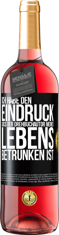 Kostenloser Versand | Roséwein ROSÉ Ausgabe Ich habe den Eindruck, dass der Drehbuchautor meines Lebens betrunken ist Schwarzes Etikett. Anpassbares Etikett Junger Wein Ernte 2023 Tempranillo