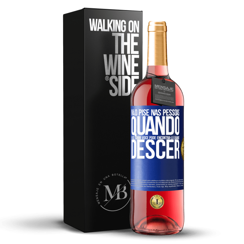 29,95 € Envio grátis | Vinho rosé Edição ROSÉ Não pise nas pessoas quando você subir, você pode encontrá-lo quando descer Etiqueta Azul. Etiqueta personalizável Vinho jovem Colheita 2024 Tempranillo