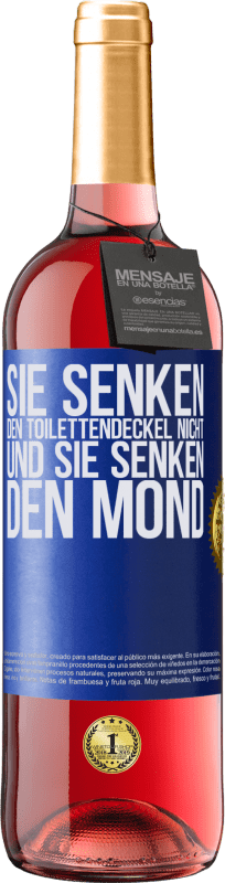 29,95 € | Roséwein ROSÉ Ausgabe Sie senken den Toilettendeckel nicht und sie senken den Mond Blaue Markierung. Anpassbares Etikett Junger Wein Ernte 2023 Tempranillo