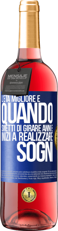 29,95 € | Vino rosato Edizione ROSÉ L'età migliore è quando smetti di girare anni e inizi a realizzare sogni Etichetta Blu. Etichetta personalizzabile Vino giovane Raccogliere 2024 Tempranillo