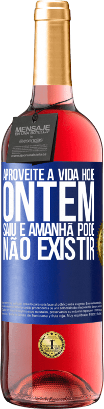 29,95 € | Vinho rosé Edição ROSÉ Aproveite a vida hoje ontem saiu e amanhã pode não existir Etiqueta Azul. Etiqueta personalizável Vinho jovem Colheita 2024 Tempranillo