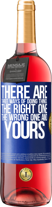 29,95 € | Rosé Wine ROSÉ Edition There are three ways of doing things: the right one, the wrong one and yours Blue Label. Customizable label Young wine Harvest 2023 Tempranillo