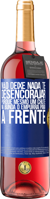 29,95 € | Vinho rosé Edição ROSÉ Não deixe nada te desencorajar, porque mesmo um chute na bunda o empurra para a frente Etiqueta Azul. Etiqueta personalizável Vinho jovem Colheita 2024 Tempranillo