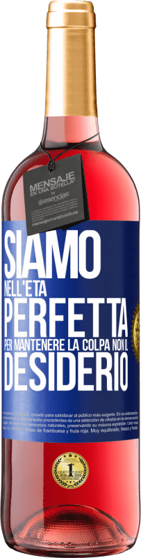 29,95 € Spedizione Gratuita | Vino rosato Edizione ROSÉ Siamo nell'età perfetta per mantenere la colpa, non il desiderio Etichetta Blu. Etichetta personalizzabile Vino giovane Raccogliere 2025 Tempranillo