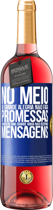 Envio grátis | Vinho rosé Edição ROSÉ No meio de grande alegria, não faça promessas. No meio de uma grande raiva, não responda mensagens Etiqueta Azul. Etiqueta personalizável Vinho jovem Colheita 2023 Tempranillo