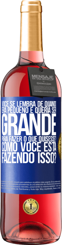29,95 € Envio grátis | Vinho rosé Edição ROSÉ você se lembra de quando era pequeno e queria ser grande para fazer o que quisesse? Como você está fazendo isso? Etiqueta Azul. Etiqueta personalizável Vinho jovem Colheita 2025 Tempranillo