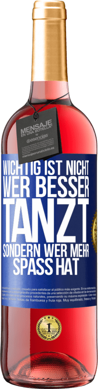 29,95 € Kostenloser Versand | Roséwein ROSÉ Ausgabe Wichtig ist nicht, wer besser tanzt, sondern wer mehr Spaß hat Blaue Markierung. Anpassbares Etikett Junger Wein Ernte 2025 Tempranillo