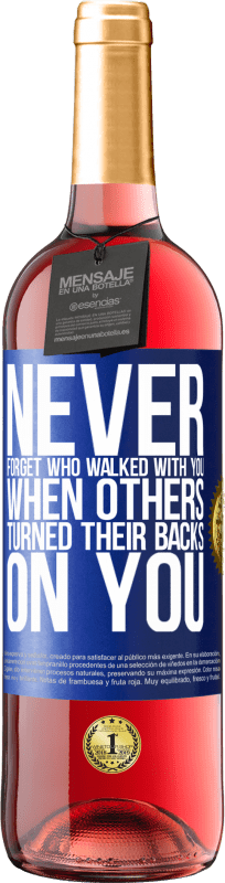 29,95 € Free Shipping | Rosé Wine ROSÉ Edition Never forget who walked with you when others turned their backs on you Blue Label. Customizable label Young wine Harvest 2024 Tempranillo