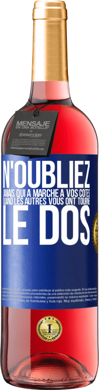 29,95 € | Vin rosé Édition ROSÉ N'oubliez jamais qui a marché à vos côtés quand les autres vous ont tourné le dos Étiquette Bleue. Étiquette personnalisable Vin jeune Récolte 2024 Tempranillo