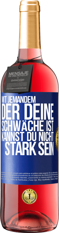 29,95 € Kostenloser Versand | Roséwein ROSÉ Ausgabe Mit jemandem, der deine Schwäche ist, kannst du nicht stark sein Blaue Markierung. Anpassbares Etikett Junger Wein Ernte 2023 Tempranillo