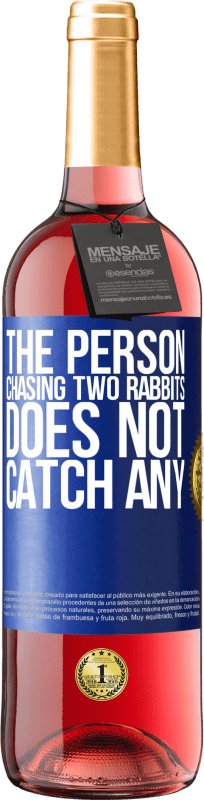 29,95 € | Rosé Wine ROSÉ Edition The person chasing two rabbits does not catch any Blue Label. Customizable label Young wine Harvest 2024 Tempranillo