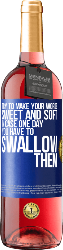 29,95 € | Розовое вино Издание ROSÉ Постарайтесь, чтобы ваши слова были мягкими и мягкими, на случай, если однажды вам придется их проглотить Синяя метка. Настраиваемая этикетка Молодое вино Урожай 2025 Tempranillo