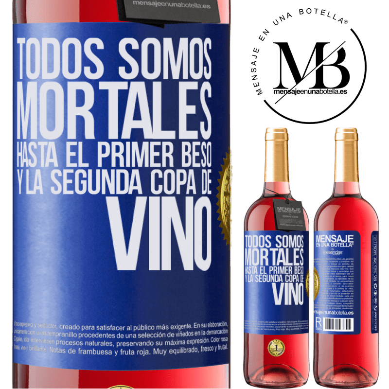 29,95 € Envío gratis | Vino Rosado Edición ROSÉ Todos somos mortales hasta el primer beso y la segunda copa de vino Etiqueta Azul. Etiqueta personalizable Vino joven Cosecha 2025 Tempranillo
