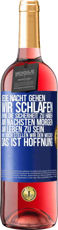 29,95 € | Roséwein ROSÉ Ausgabe Jede Nacht gehen wir schlafen, ohne die Sicherheit zu haben, am nächsten Morgen am Leben zu sein, und doch stellen wir den Wecke Blaue Markierung. Anpassbares Etikett Junger Wein Ernte 2025 Tempranillo