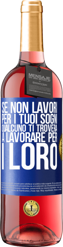 29,95 € | Vino rosato Edizione ROSÉ Se non lavori per i tuoi sogni, qualcuno ti troverà a lavorare per i loro Etichetta Blu. Etichetta personalizzabile Vino giovane Raccogliere 2024 Tempranillo