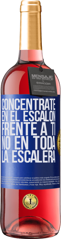 29,95 € | Vino Rosado Edición ROSÉ Concéntrate en el escalón frente a ti, no en toda la escalera Etiqueta Azul. Etiqueta personalizable Vino joven Cosecha 2024 Tempranillo