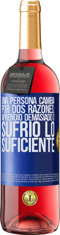 29,95 € Envío gratis | Vino Rosado Edición ROSÉ Una persona cambia por dos razones: aprendió demasiado o sufrió lo suficiente Etiqueta Azul. Etiqueta personalizable Vino joven Cosecha 2025 Tempranillo