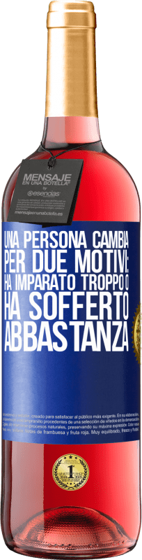 29,95 € | Vino rosato Edizione ROSÉ Una persona cambia per due motivi: ha imparato troppo o ha sofferto abbastanza Etichetta Blu. Etichetta personalizzabile Vino giovane Raccogliere 2024 Tempranillo