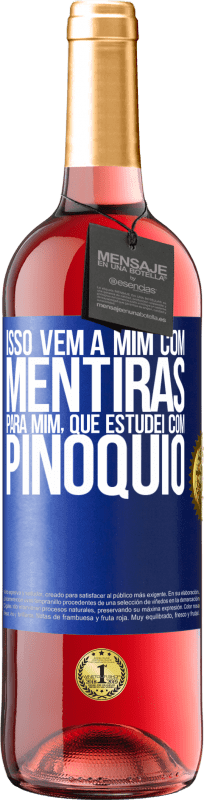 29,95 € Envio grátis | Vinho rosé Edição ROSÉ Isso vem a mim com mentiras. Para mim, que estudei com Pinóquio Etiqueta Azul. Etiqueta personalizável Vinho jovem Colheita 2023 Tempranillo