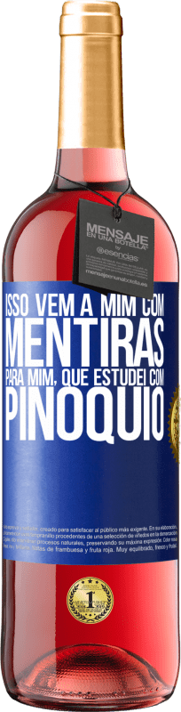 29,95 € Envio grátis | Vinho rosé Edição ROSÉ Isso vem a mim com mentiras. Para mim, que estudei com Pinóquio Etiqueta Azul. Etiqueta personalizável Vinho jovem Colheita 2025 Tempranillo