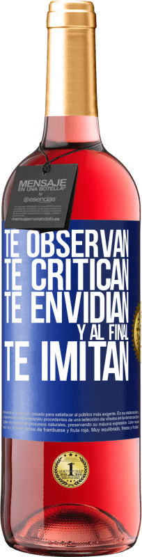 29,95 € | Vino Rosado Edición ROSÉ Te observan, te critican, te envidian… y al final, te imitan Etiqueta Azul. Etiqueta personalizable Vino joven Cosecha 2024 Tempranillo