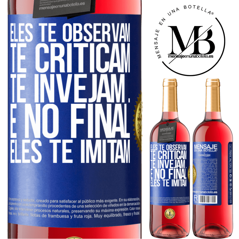 29,95 € Envio grátis | Vinho rosé Edição ROSÉ Eles te observam, te criticam, te invejam ... e no final, eles te imitam Etiqueta Azul. Etiqueta personalizável Vinho jovem Colheita 2024 Tempranillo