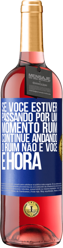 29,95 € | Vinho rosé Edição ROSÉ Se você estiver passando por um momento ruim, continue andando. O ruim não é você, é hora Etiqueta Azul. Etiqueta personalizável Vinho jovem Colheita 2023 Tempranillo