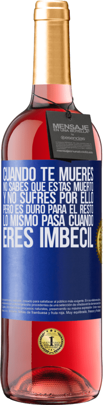 29,95 € Envío gratis | Vino Rosado Edición ROSÉ Cuando te mueres, no sabes que estás muerto y no sufres por ello, pero es duro para el resto. Lo mismo pasa cuando eres Etiqueta Azul. Etiqueta personalizable Vino joven Cosecha 2023 Tempranillo