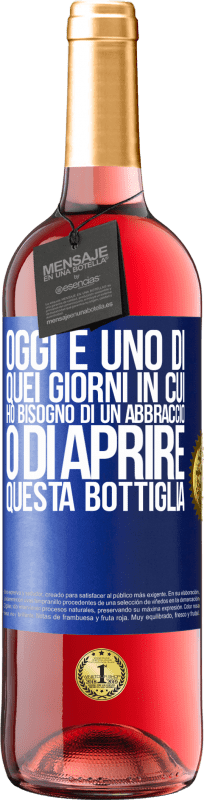29,95 € Spedizione Gratuita | Vino rosato Edizione ROSÉ Oggi è uno di quei giorni in cui ho bisogno di un abbraccio o di aprire questa bottiglia Etichetta Blu. Etichetta personalizzabile Vino giovane Raccogliere 2025 Tempranillo