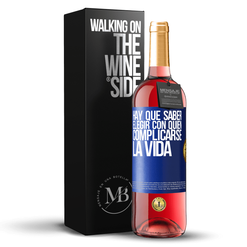 29,95 € Envío gratis | Vino Rosado Edición ROSÉ Hay que saber elegir con quién complicarse la vida Etiqueta Azul. Etiqueta personalizable Vino joven Cosecha 2024 Tempranillo