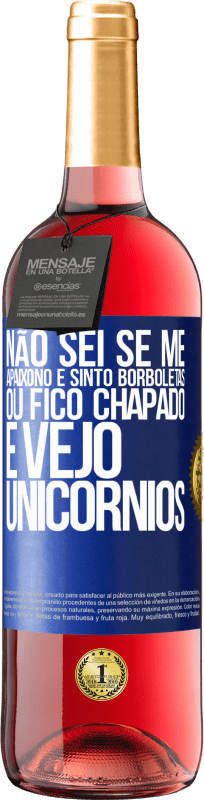 29,95 € | Vinho rosé Edição ROSÉ Não sei se me apaixono e sinto borboletas ou fico chapado e vejo unicórnios Etiqueta Azul. Etiqueta personalizável Vinho jovem Colheita 2024 Tempranillo