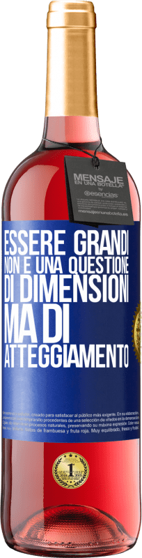 29,95 € Spedizione Gratuita | Vino rosato Edizione ROSÉ Essere grandi non è una questione di dimensioni, ma di atteggiamento Etichetta Blu. Etichetta personalizzabile Vino giovane Raccogliere 2025 Tempranillo