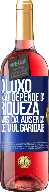 «O luxo não depende da riqueza, mas da ausência de vulgaridade» Edição ROSÉ