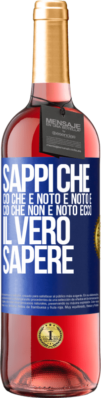 29,95 € Spedizione Gratuita | Vino rosato Edizione ROSÉ Sappi che ciò che è noto è noto e ciò che non è noto ecco il vero sapere Etichetta Blu. Etichetta personalizzabile Vino giovane Raccogliere 2024 Tempranillo