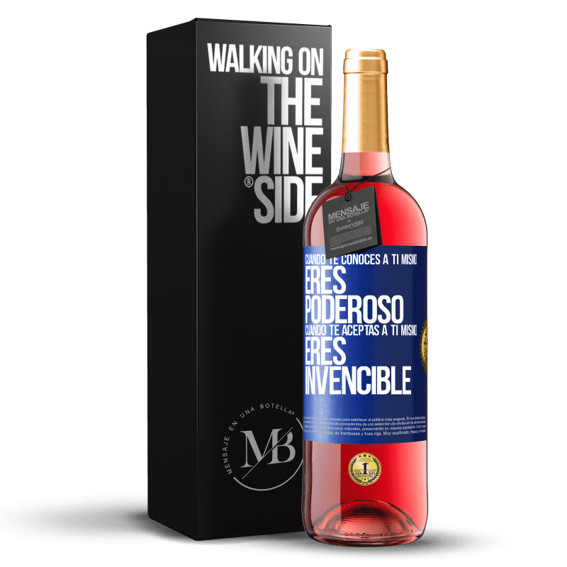 29,95 € Envío gratis | Vino Rosado Edición ROSÉ Cuando te conoces a ti mismo, eres poderoso. Cuando te aceptas a ti mismo, eres invencible Etiqueta Azul. Etiqueta personalizable Vino joven Cosecha 2024 Tempranillo