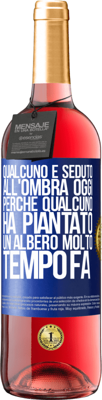 29,95 € | Vino rosato Edizione ROSÉ Qualcuno è seduto all'ombra oggi, perché qualcuno ha piantato un albero molto tempo fa Etichetta Blu. Etichetta personalizzabile Vino giovane Raccogliere 2025 Tempranillo