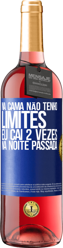 29,95 € Envio grátis | Vinho rosé Edição ROSÉ Na cama não tenho limites. Eu caí 2 vezes na noite passada Etiqueta Azul. Etiqueta personalizável Vinho jovem Colheita 2025 Tempranillo