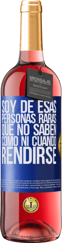 29,95 € | Vino Rosado Edición ROSÉ Soy de esas personas raras que no saben cómo ni cuándo rendirse Etiqueta Azul. Etiqueta personalizable Vino joven Cosecha 2025 Tempranillo