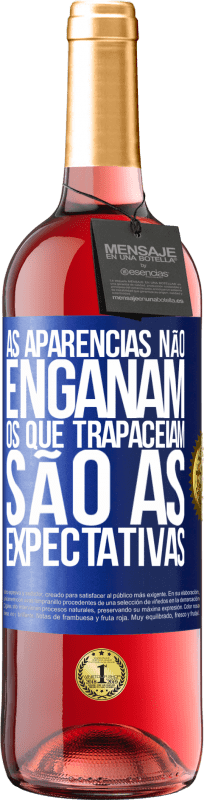 29,95 € | Vinho rosé Edição ROSÉ As aparências não enganam. Os que trapaceiam são as expectativas Etiqueta Azul. Etiqueta personalizável Vinho jovem Colheita 2024 Tempranillo