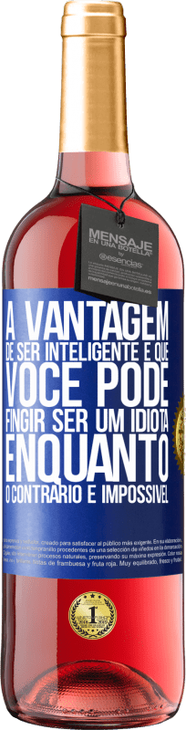 29,95 € | Vinho rosé Edição ROSÉ A vantagem de ser inteligente é que você pode fingir ser um idiota, enquanto o contrário é impossível Etiqueta Azul. Etiqueta personalizável Vinho jovem Colheita 2024 Tempranillo